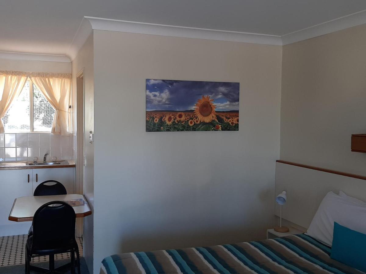 คันทรี โรส โมเทล วอร์วิก Motel วอริก ภายนอก รูปภาพ